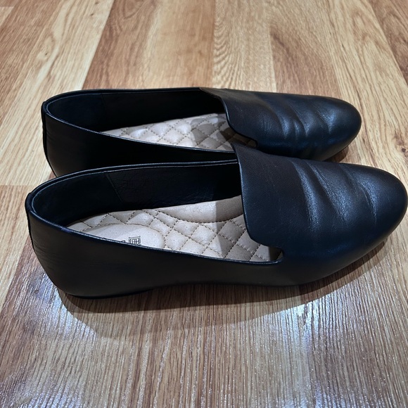 Birdies Women's Black Leather Loafers - Picture 2 of 4